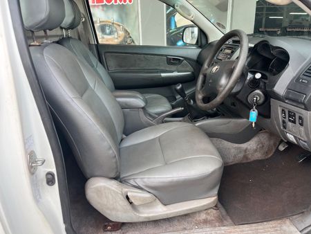 2014-Toyota-Hilux-25-D-4D-SRX-Raised-Body-Single-Cab_6