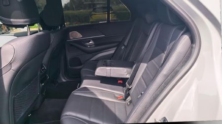 2026-Mercedes-Benz-GLE-450d-4Matic_14