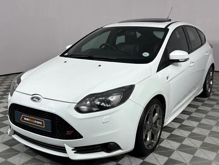 2015-Ford-Focus-20-GTDi-ST3-5-dr_0