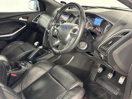 2015-Ford-Focus-20-GTDi-ST3-5-dr_10