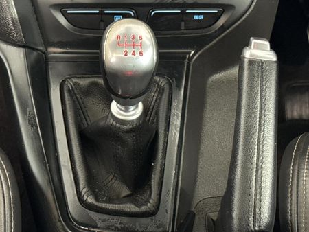 2015-Ford-Focus-20-GTDi-ST3-5-dr_11