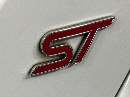 2015-Ford-Focus-20-GTDi-ST3-5-dr_12