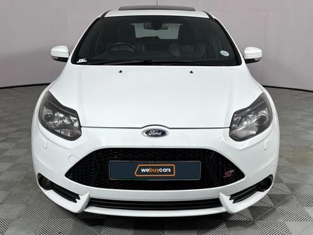 2015-Ford-Focus-20-GTDi-ST3-5-dr_1