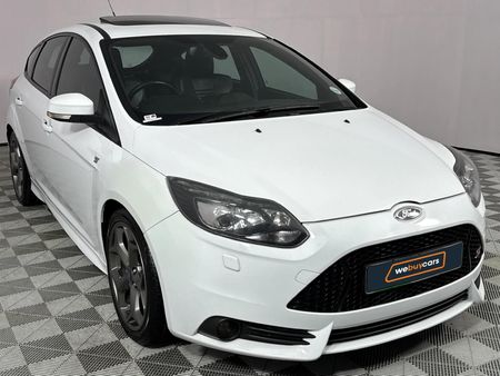 2015-Ford-Focus-20-GTDi-ST3-5-dr_2