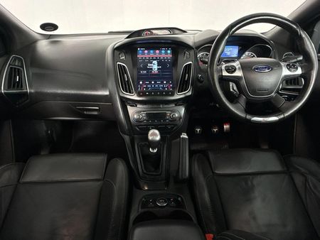2015-Ford-Focus-20-GTDi-ST3-5-dr_6