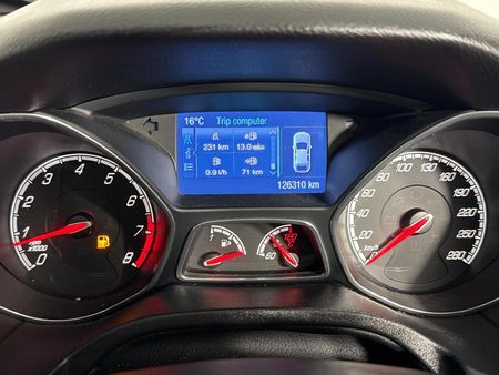 2015-Ford-Focus-20-GTDi-ST3-5-dr_7