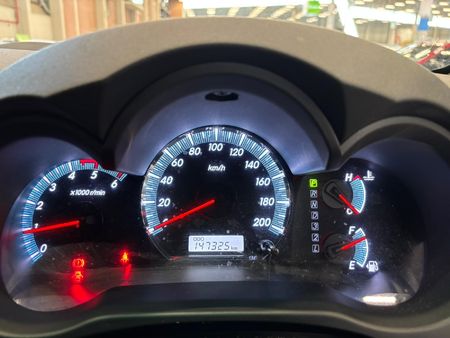 2014-Toyota-Fortuner-25-D-4D-Raised-Body_10