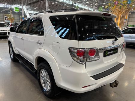 2014-Toyota-Fortuner-25-D-4D-Raised-Body_4