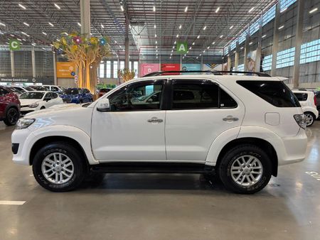 2014-Toyota-Fortuner-25-D-4D-Raised-Body_5
