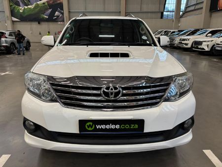 2014-Toyota-Fortuner-25-D-4D-Raised-Body_7
