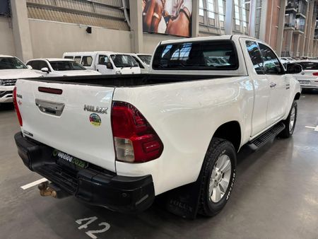2017-Toyota-Hilux-28-GD-6-Raised-Body-Raider-Extended-Cab_2