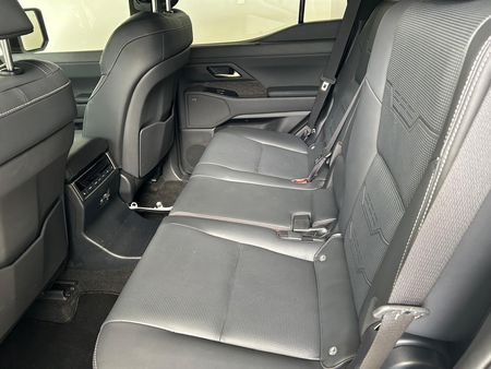 2026-Lexus-GX-35T-SE_14