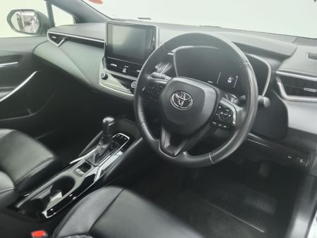 2025-Toyota-Corolla-18-XS-Hybrid-Auto_12