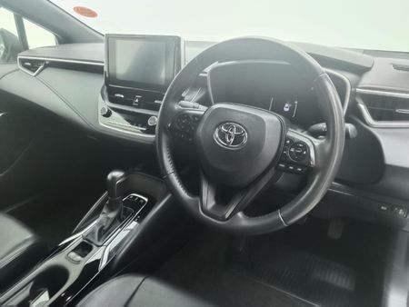2025-Toyota-Corolla-18-XS-Hybrid-Auto_13