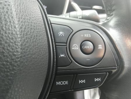 2025-Toyota-Corolla-18-XS-Hybrid-Auto_19