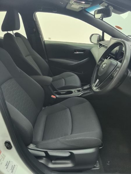 2025-Toyota-Corolla-18-XS-Hybrid-Auto-5-dr_11