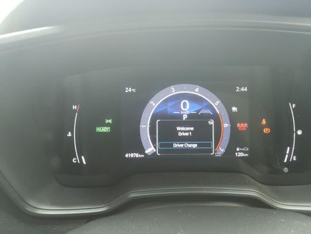 2025-Toyota-Corolla-18-XS-Hybrid-Auto-5-dr_13