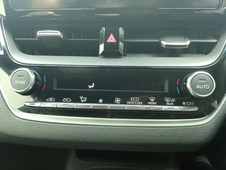 2025-Toyota-Corolla-18-XS-Hybrid-Auto-5-dr_15
