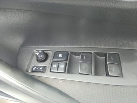 2025-Toyota-Corolla-18-XS-Hybrid-Auto-5-dr_19