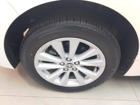 2025-Toyota-Corolla-18-XS-Hybrid-Auto-5-dr_8