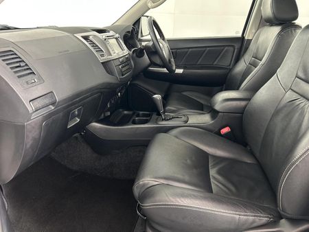 2014-Toyota-Hilux-30-D-4D-Legend-45-Raised-Body-Auto-Double-Cab_9