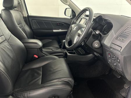 2014-Toyota-Hilux-30-D-4D-Legend-45-Raised-Body-Auto-Double-Cab_10