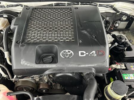 2014-Toyota-Hilux-30-D-4D-Legend-45-Raised-Body-Auto-Double-Cab_15