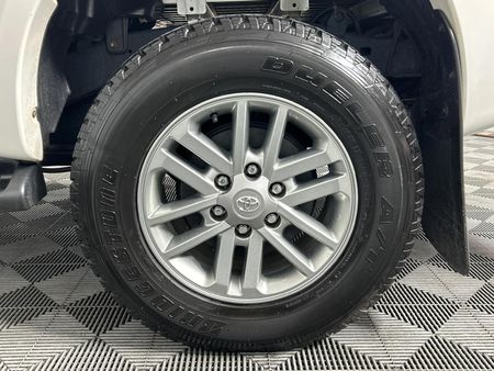 2014-Toyota-Hilux-30-D-4D-Legend-45-Raised-Body-Auto-Double-Cab_19