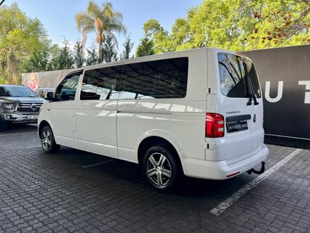 2017-Volkswagen-Transporter-CrewBus-20-TDI-LWB_2
