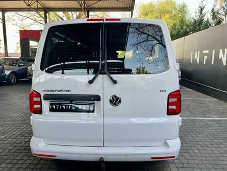 2017-Volkswagen-Transporter-CrewBus-20-TDI-LWB_4