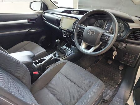2024-Toyota-Hilux-24-GD-6-Raised-Body-Raider-Extended-Cab_3