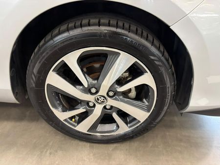 2018-Toyota-Yaris-15-Sport-5-dr_8