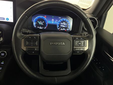 2024-Toyota-Land-Cruiser-Prado-VX-R-28GD-Auto_13