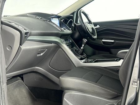 2017-Ford-Kuga-15-EcoBoost-Ambiente_9