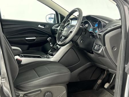 2017-Ford-Kuga-15-EcoBoost-Ambiente_10