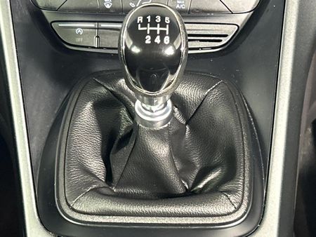 2017-Ford-Kuga-15-EcoBoost-Ambiente_11