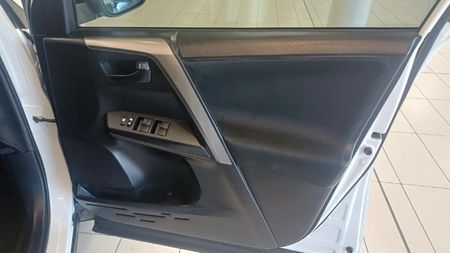 2017-Toyota-RAV4-20-GX-Auto_8