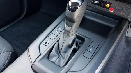 2026-Isuzu-D-Max-19-DDI-HR-LS-Auto-E-Cab_16