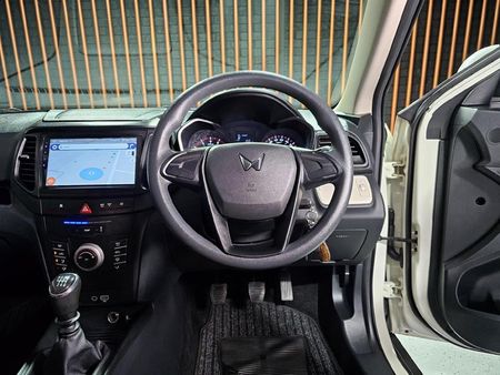 2023-Mahindra-XUV-300-12T-W4_9