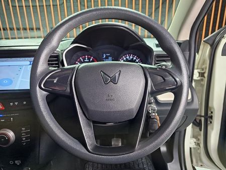 2023-Mahindra-XUV-300-12T-W4_10