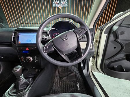 2023-Mahindra-XUV-300-12T-W4_15