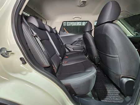2023-Mahindra-XUV-300-12T-W4_18