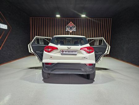 2023-Mahindra-XUV-300-12T-W4_21