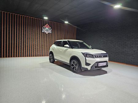 2023-Mahindra-XUV-300-12T-W4_2