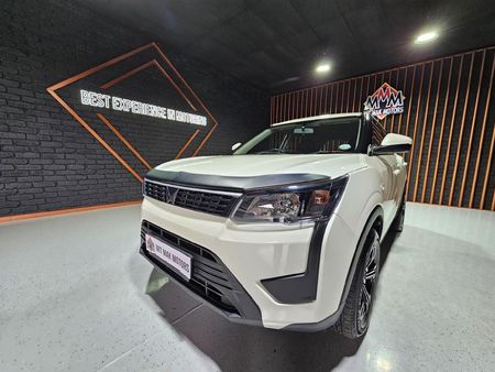 2023-Mahindra-XUV-300-12T-W4_3