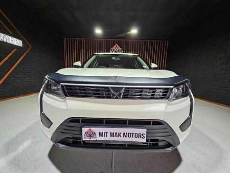 2023-Mahindra-XUV-300-12T-W4_4