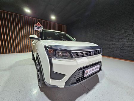 2023-Mahindra-XUV-300-12T-W4_5