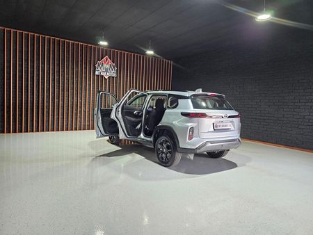 2025-Toyota-Urban-Cruiser-15-XR-Auto_23
