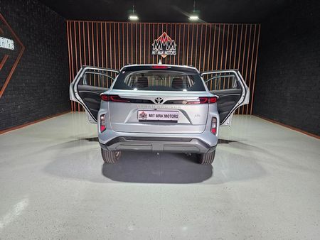 2025-Toyota-Urban-Cruiser-15-XR-Auto_24