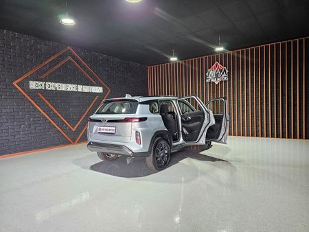 2025-Toyota-Urban-Cruiser-15-XR-Auto_25